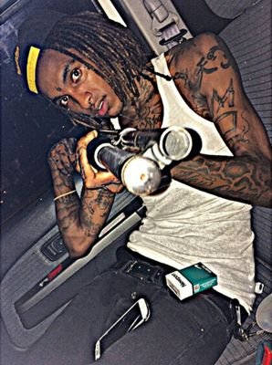 #TheMills...BULLETS FOR A NIGGA HEAD...
BUHLEEHDAT ! !
910/GunSQUAD !