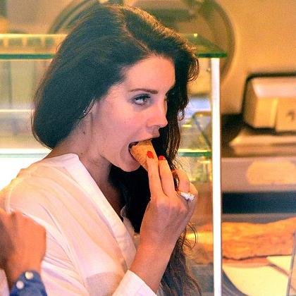 LanaAndFood's profile picture. food that looks like Lana Del Rey