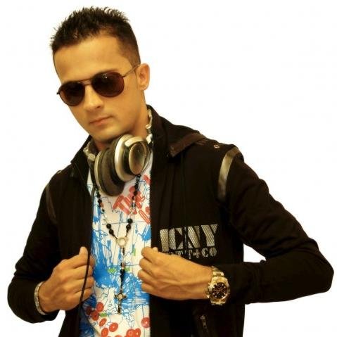 No aceptes más imitaciones Contacta al único a DJ MARIO ANDRETTI EL ORIGINAL  es considerado uno de los mas grandes DJS de la música crossover en Latinoamerica