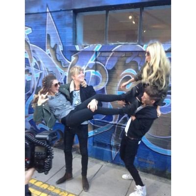 posting cute fan pics bc Goals