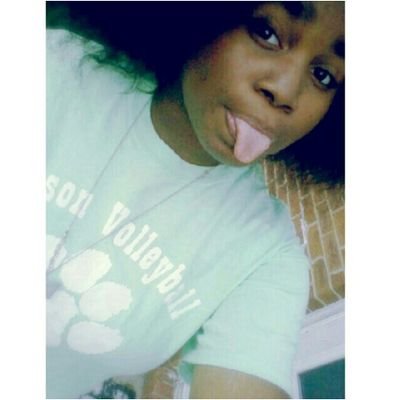Tweet , tweet . Tweet for the birds . #Capricorn 12/28 c/o 2018 Follow or naah ? Follow the main @__LazyGal . #SQUAD
