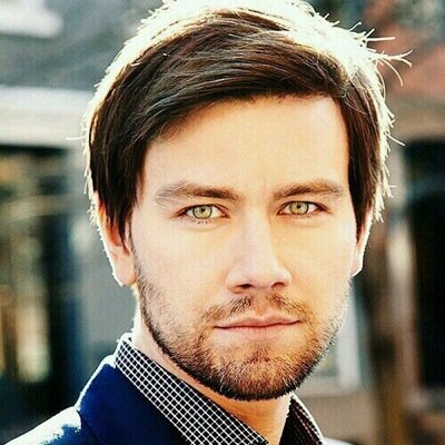 A fan page that supports the CW series Reign!