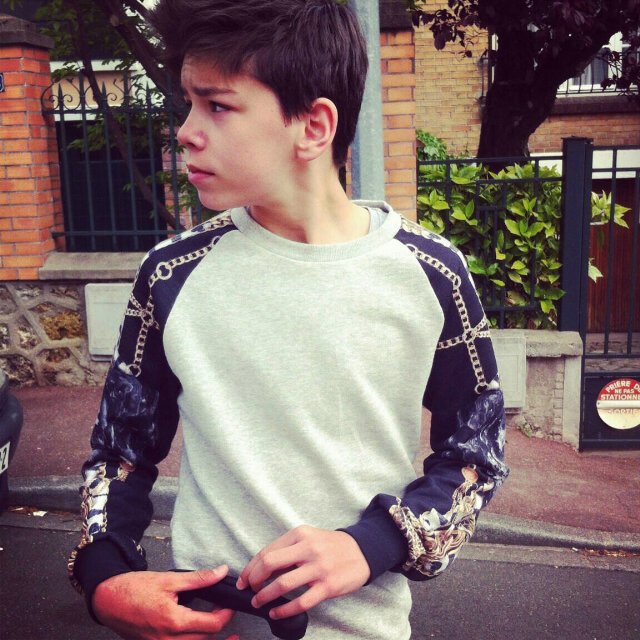 Yo Yo Yo je sais que t ai entrain de lire ma biographie merci de me suivre ™