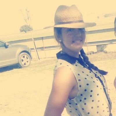 Joven jerezana amante de los caballos y rociera al mas no poder..!!Difícil quitarme esta sonrisa;)