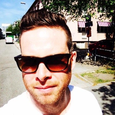 Bor på vischan å jobbar på stureplan. Försörjer mig på dot och net. Tänkare och blir alltid missuppfattad uppfattad. Lätt galen i slalom å downhill cykling