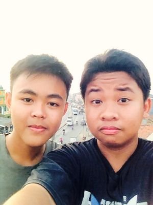 Kalo nulis bio itu ga perlu aneh aneh,pake kosakata ga jelas dan ribet. tulislah dengan singkat dan padat. ga perlu nulis bio sampai menghabiskan karak