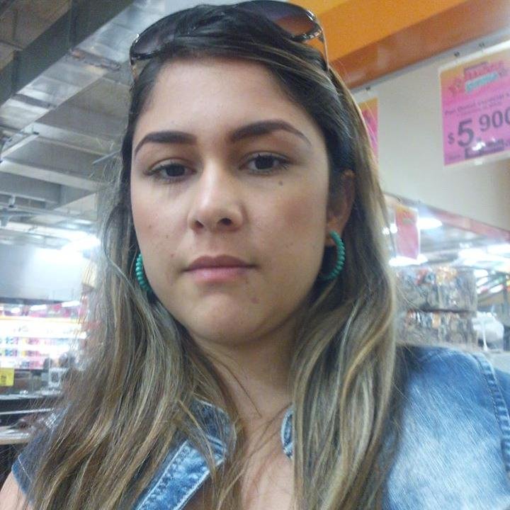 soy leidy lopez estudio economia  de la universidad del quindio y me encuentro en IX SEMESTRE me gusta ver peliculas de terror