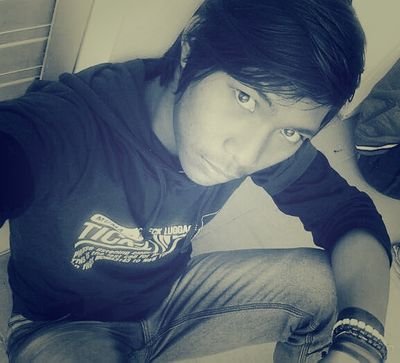 AdhiResy_'s profile picture. Jadilah orang yang berguna untuk diri sendiri dan berguna d depan orang lain selagi kta masih mampu berdiri..