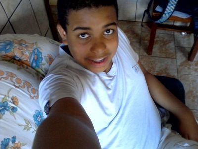 curto escola,conversa também ñ é pouca.Sempre feliz . Todo dia acordo cedo. paz e amor pra quem fica !!! .