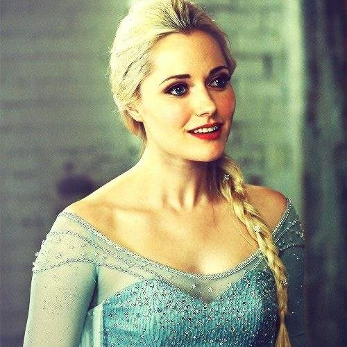I am Queen Elsa of Arendelle. I worry about my Sister Anna.. ||RP 21+||Multiship||Multi-Universe