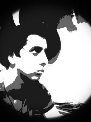Me encanta la música, salir a loquear, todo lo que sea divertido y ademas me encanta conocer gente nueva