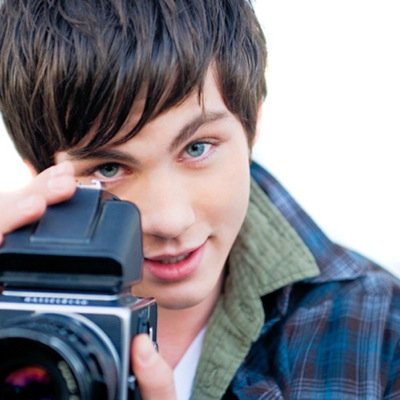 Hey, Im Ren.Im the main photographer on campus and I run the school newspaper. /single/