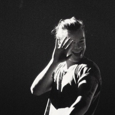Follow @paranoidhes and rt the link pleaseeee