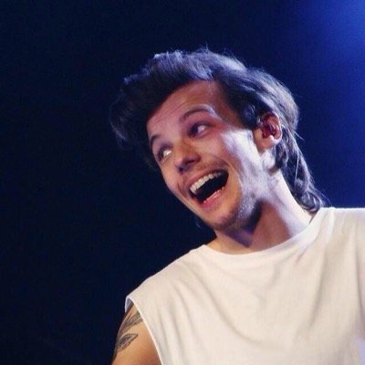 follow @paranoidhes for a free cookie because I don't like cookies and ill give you a glass of milk if you rt the link