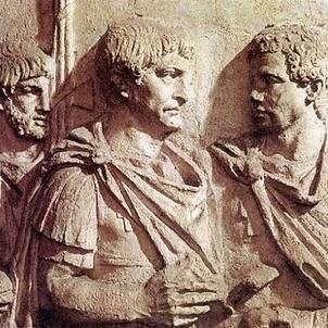 Arquitecto, apasionado de la Historia. Adulador de estúpidos y socarrón con los prodigiosos. Ni muy muy, ni tan tan.