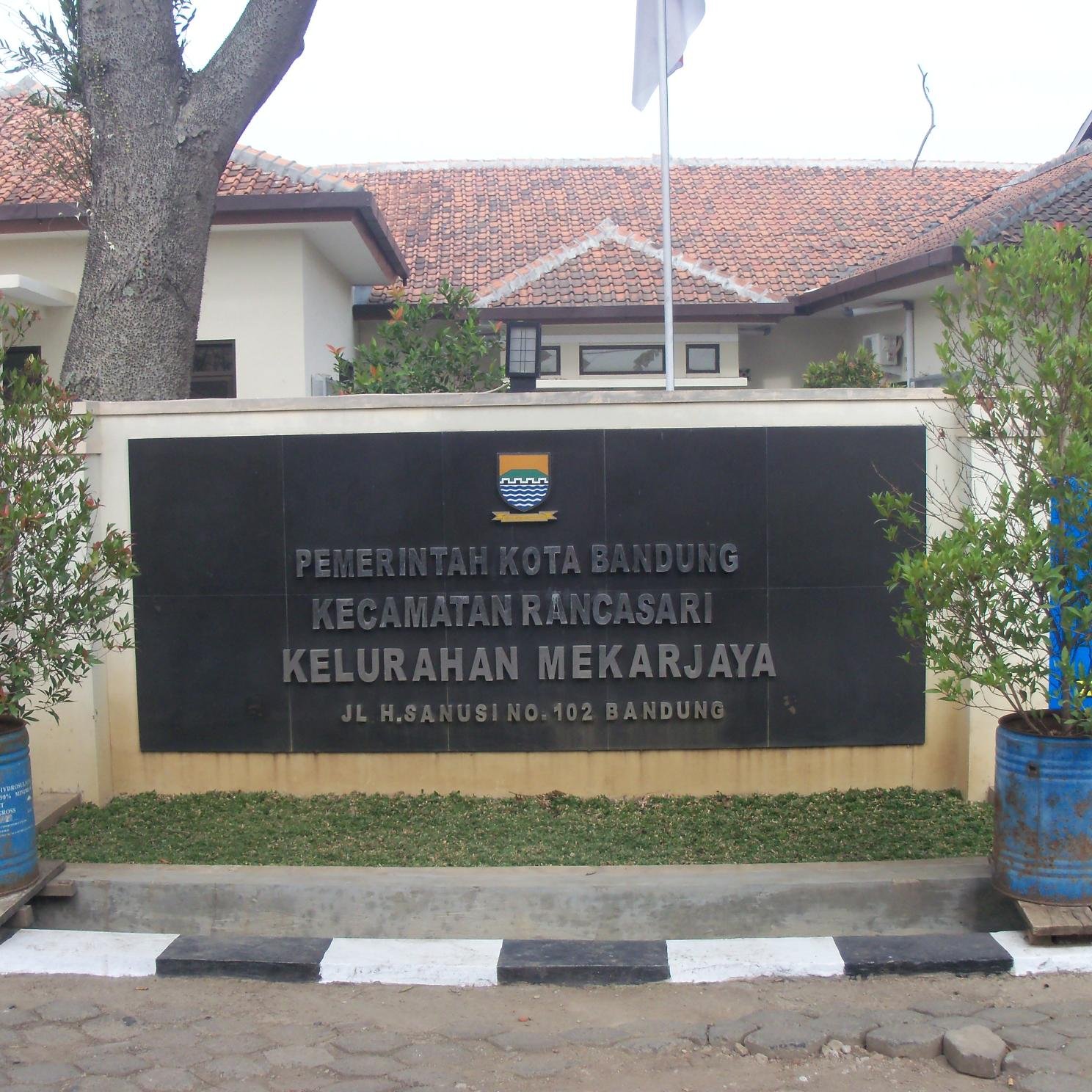 Jl.H.Sanusi No.102 Rancacili  ||  we're here ready for all,visit our website http://t.co/Ri75fLgPcb || BANDUNG JUARA :)