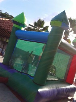 Realizamos decoraciones de fiestas infantiles. 
Alquiler de colchón inflable y carrito de perro caliente. Se realiza cotillones y gelatinas.