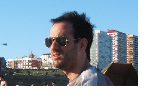 Hincha del Rojo, Cocinero aficionado, Viajero, Actor fracasado, Melómano, Ingeniero.