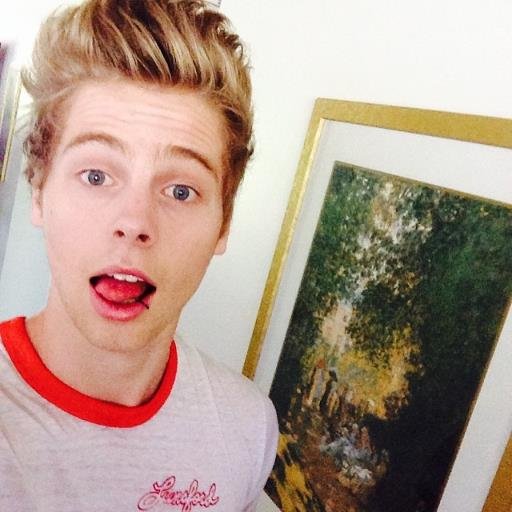 18 /   @Onedirection & @5SOS sometimes they're so weird.. but i love them ♥
