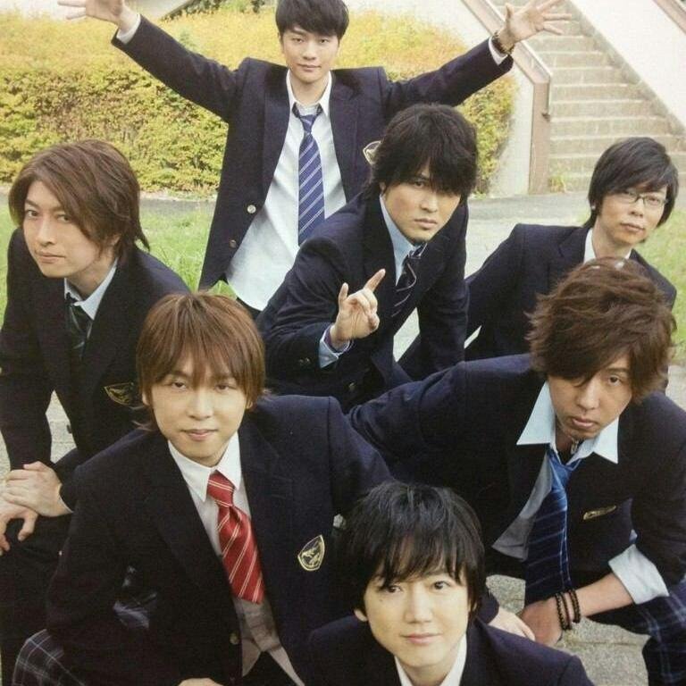 声優で学校まとめ 厳選版 クラス写真とります 杉田 中村のとなり死守 宮野 顔がうるさい 神谷 できるだけ小野から逃げる 小野 全力で神谷のとなりを追う 石田 欠席で右上顔写真 声優で学校 Http T Co Yvhq38z8fx