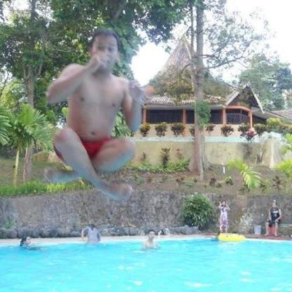 bomell_only's profile picture. Waktu akan terasa lambat bagi mereka yang menunggu,Terlalu panjang bagi yg gelisah,dan terlalu pendek bagi yg bahagia,Namun waktu adalah keabadian,,