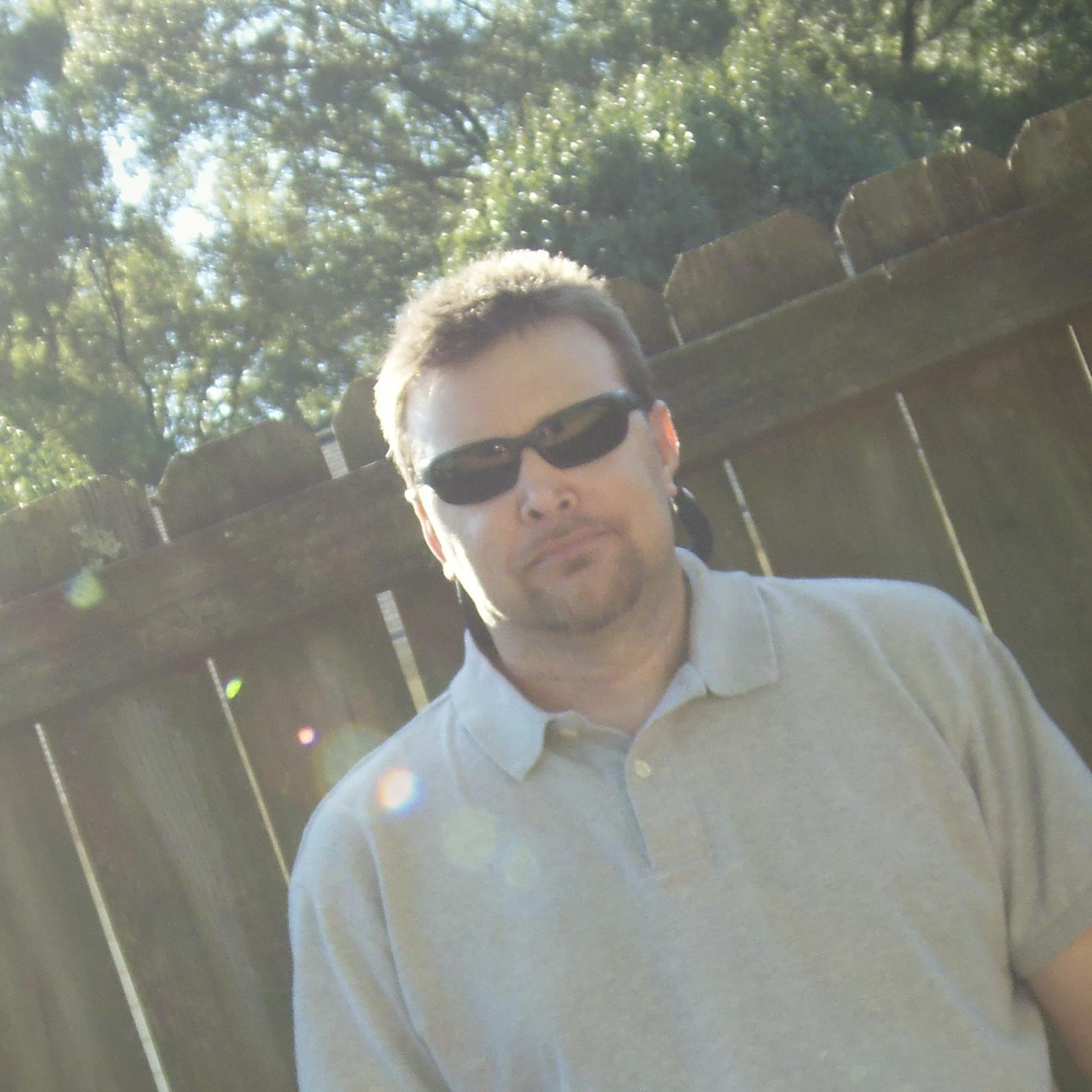 I have a great sense of humor, Single and 41 years old,I enjoy the outdoors, making new friends, and spending time with my 3 kids.