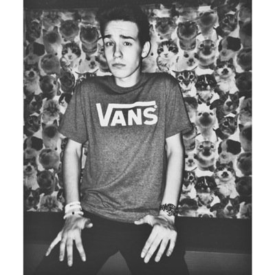 how could you bot love all the boys?¿