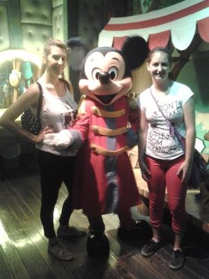4 crazy girls in love with everything disney.
