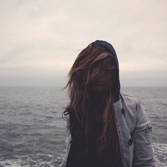 Amoureuse des mots d'amour passionnés et du romantisme oublié.