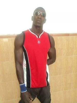 chico de padre Senegales y madre Sevillana afincado en Sevilla hace unos meses, en España llevo ya 19 años...busco gente para salir,soy Fontanero.