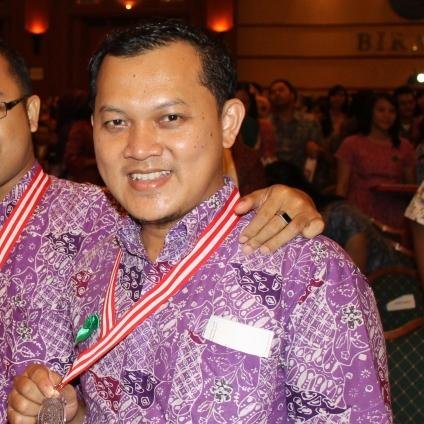 Tugas kita bukanlah untuk berhasil,tugas kita adalah mencoba karena dalam mencoba itu kita menemukan dan belajar membangun kesempatan untuk berhasil.