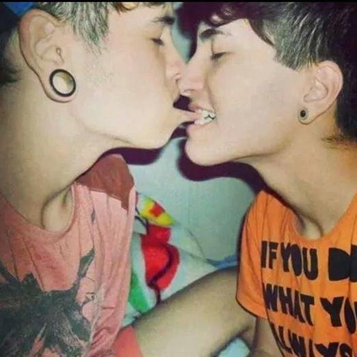 pagina official su gay sicilia e italia                    http://t.co/xYDSbtIGNp