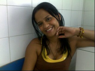 Romantica,sensible,carinosa,y jodedora, enamorada de mis 3 hijas a la cuales  amo.♥