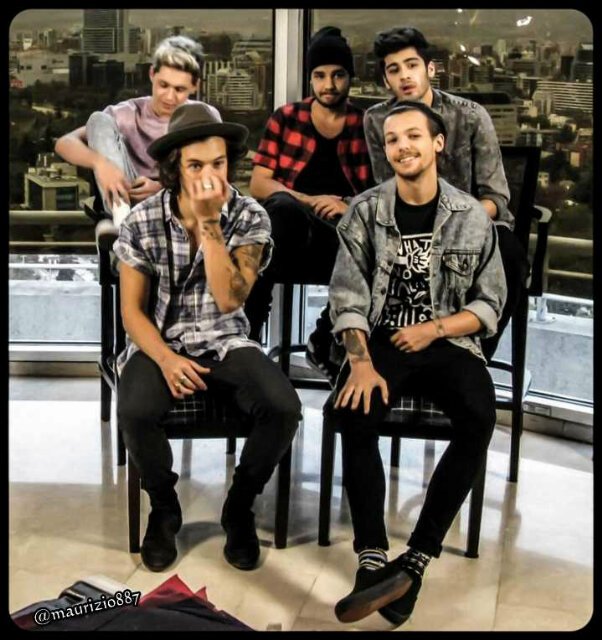 Do not follow me for a follow back,because I only follow the ones who I want to,Only Here To Keep Up With One Direction. In Love With @Harry_Styles