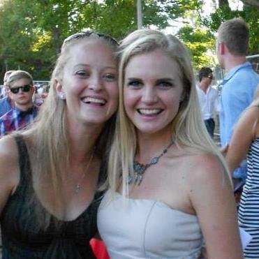 Kind van God:) Swot op Stellenbosch, wil graag my eie maatskappy begin. Mal oor sport en lief vir diere. Geniet elke oomblik:)