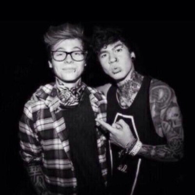 follow @mgcthepunk bc she gave you this free follow.