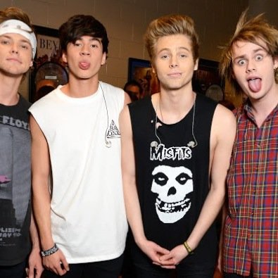 I am me, I am from Chicago and I am an All American Girl. I love my chicago starbucks, 
'All American Girl' - 5SOS
