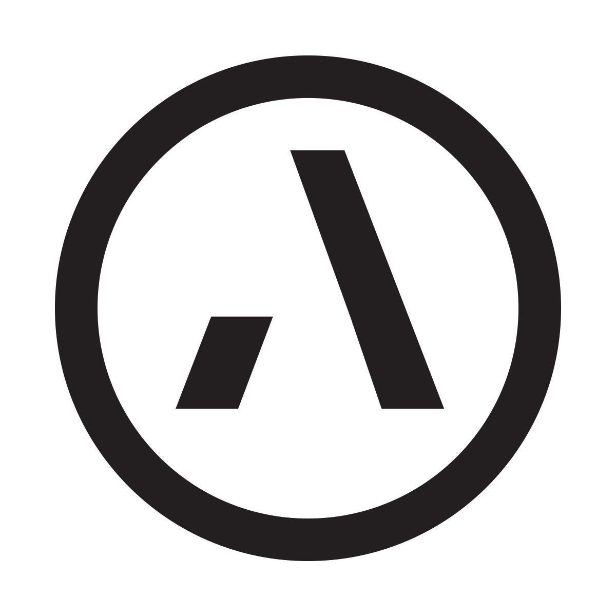 Freelance Creative Director // Specialist in cross platform user experience and interface design.