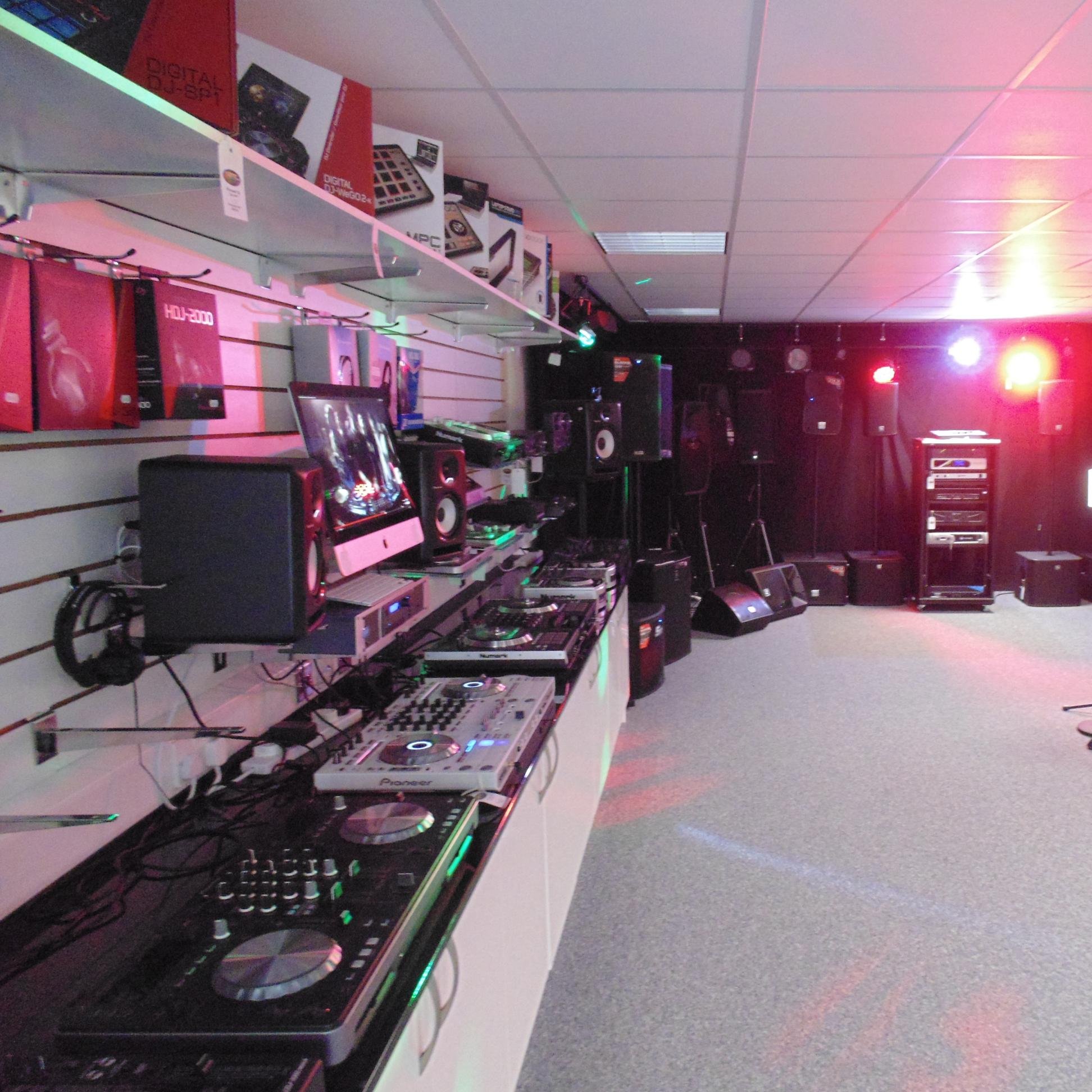 Dublin based professional sound and lighting company.-Professional Audio and DJ Equipment
-Front Line / Band PA
-Audio Accessories
-DJ and Band Lighting