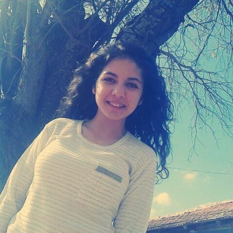 15.yaşındayım galatasaraylıyım  takip edin yeter :)