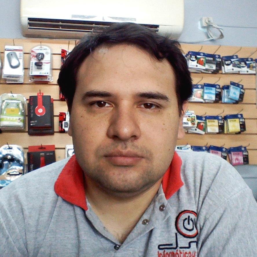 Docente en primaria para adultos y empresario.