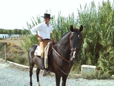 Aficionado a la doma vaquera e ilusionado por los caballos del vino. FLAMENCO