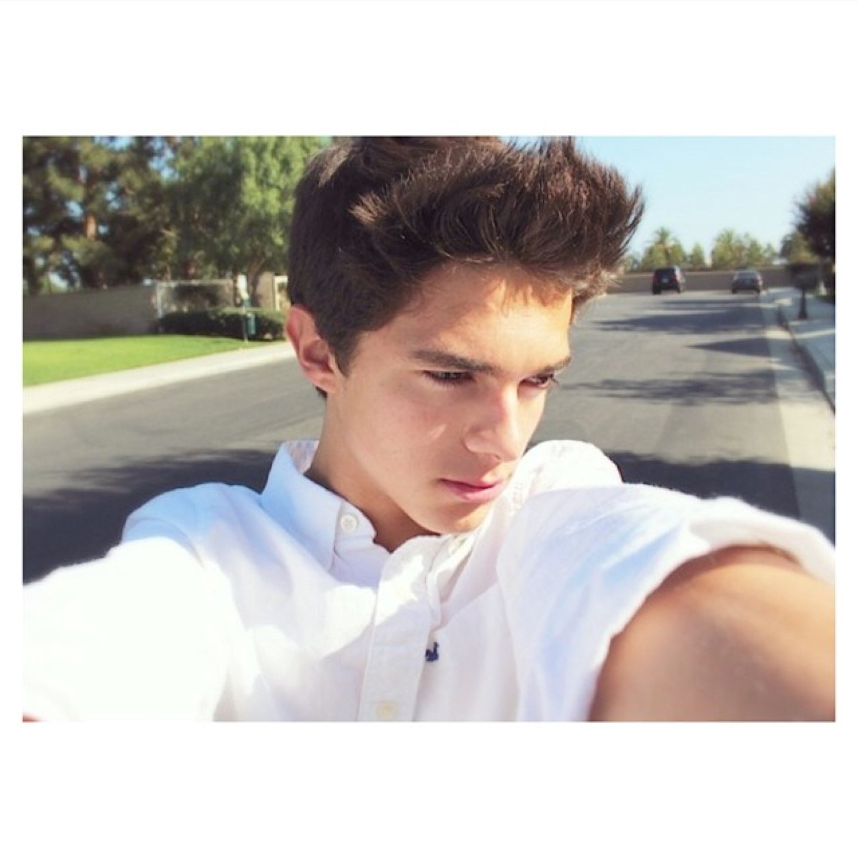 ↳ 16 years old kid who loves making videos. [Real⇢ @BrentRivera] .. MMMM-HMMMM!!!