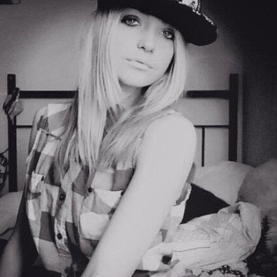 ✯ Im A Model Bitch ✯ 17 ✯ New Acc Old One Was Hacked ✯ Im Straight Up Possitive ✯