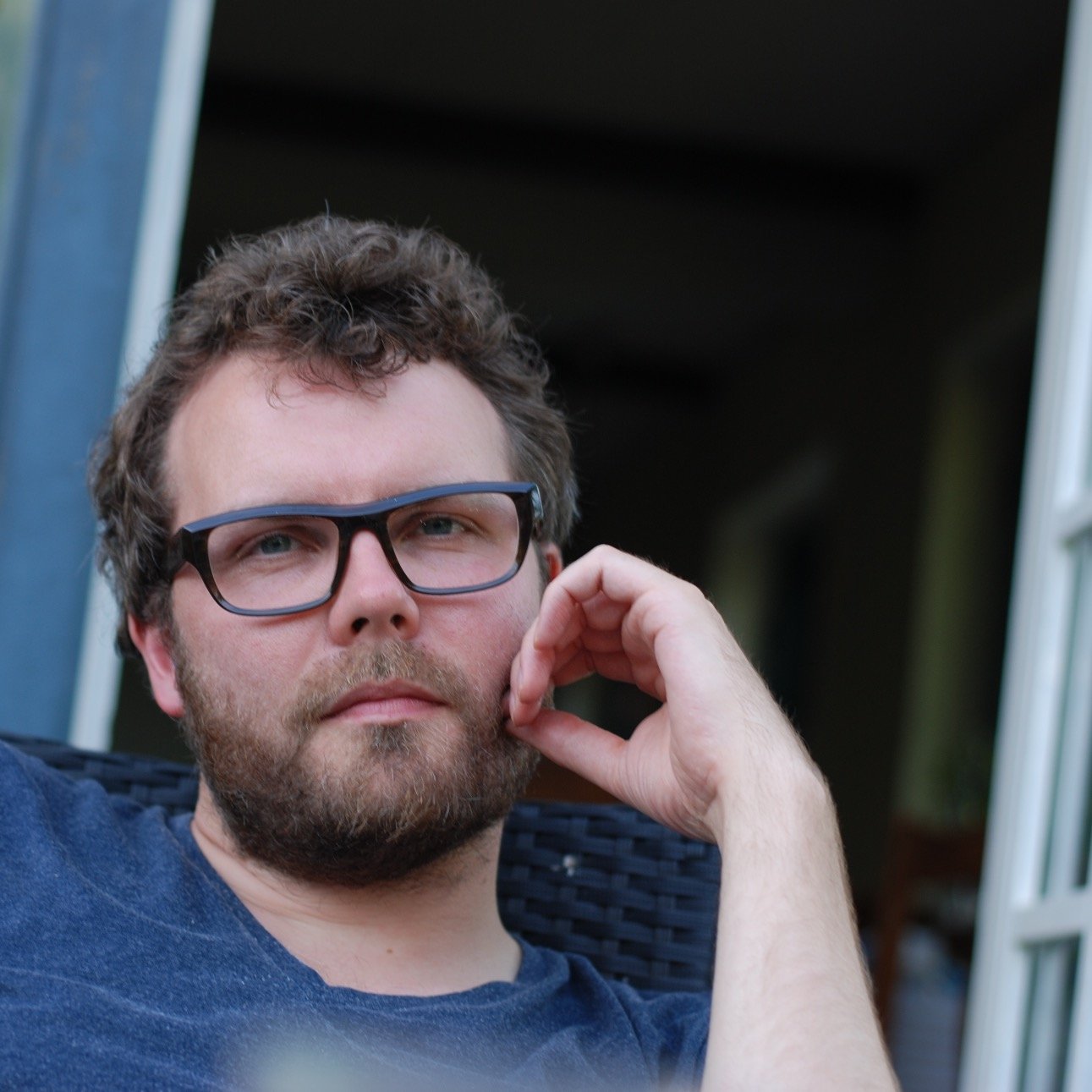 Freelance senior UX consultant. Knows how to code, but looks a lot beyond the UI lately.