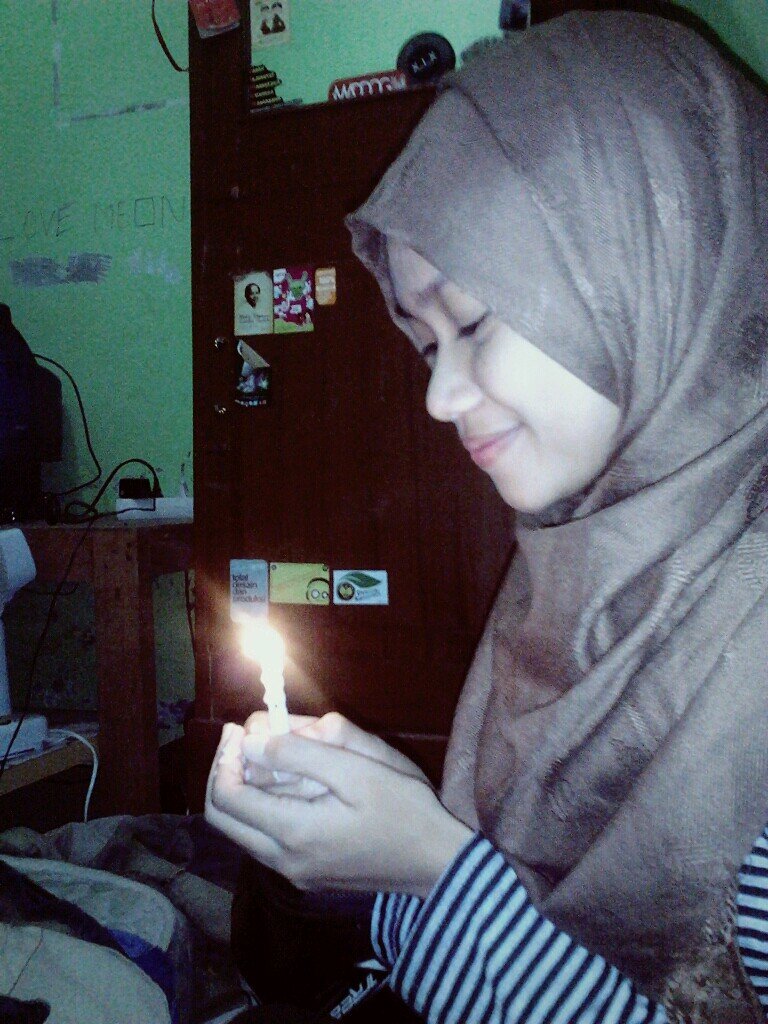 menikmati hidup || terus bersyukur || tetap tersenyum || impian tercapai khilyatussa'adah, S.psi, M.psi amiiin o:)