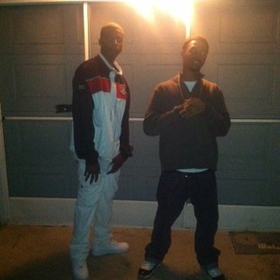 young nigga tryin to make it but fuck it no outsiders it jus a murda murda world