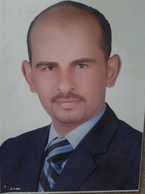 كثير من البشر يتابع حياتك ليتعلم منها، وكثير منهم  يتتبّع خطواتك ليسجل عثراتك، كلاهُما معجب الأول بحب، والثاني بخبث وحسد