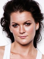 Ur stop for all the updates relating to the gorgeous Aga Radwanska. All fans are welcome here to join. She follows us :-)