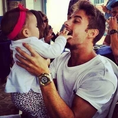 b_nur94's profile picture. 